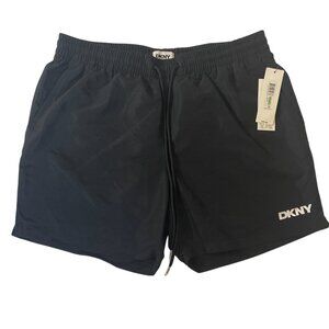 Short DKNY for men. Black color ideal for day to day. Size L/G. Made in Vietnam.